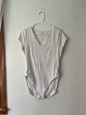 Old Navy white tshirt bodysuit L